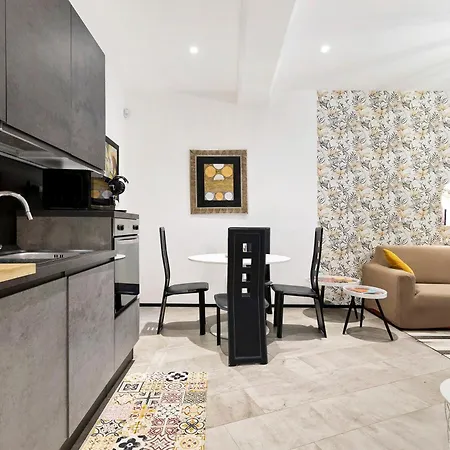 Moderno Con Posto Auto Apartamento